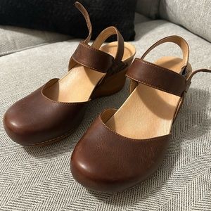 DANSKO size 37 VGUC clog sandals in brown